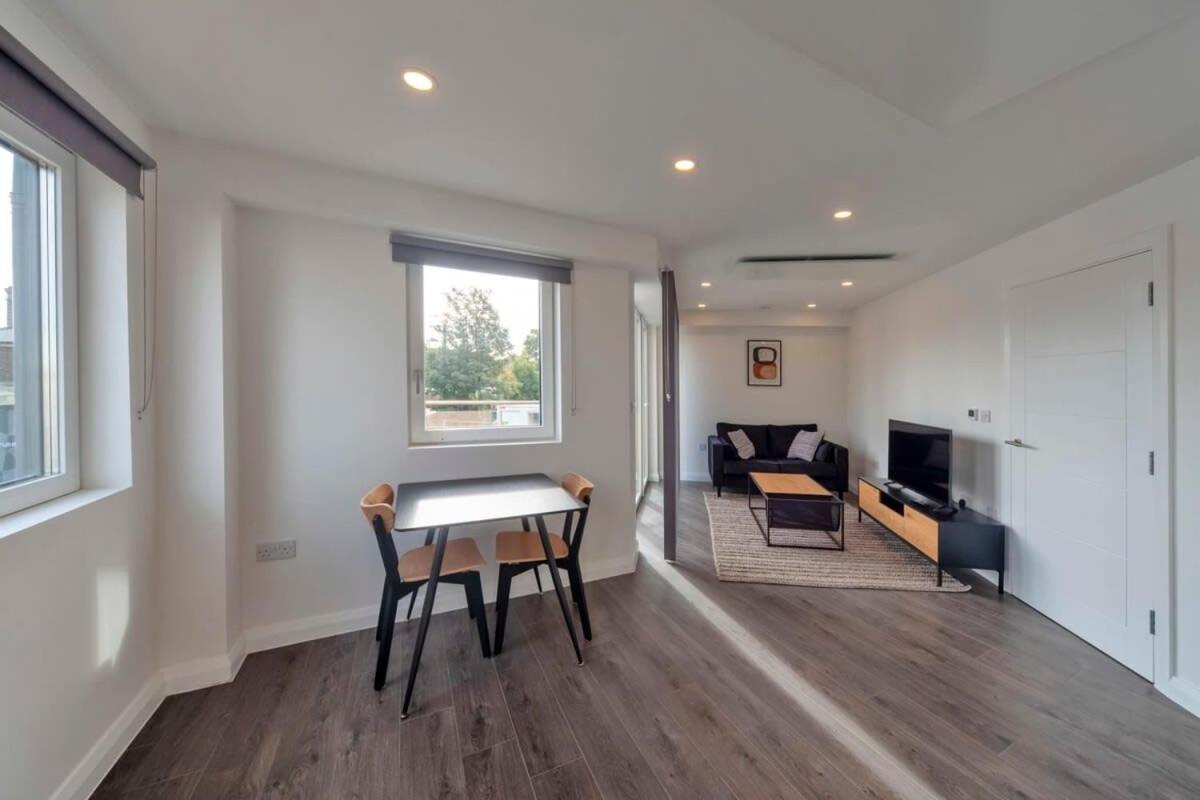 Lovely 1 Bedroom Apartment In Ashford แอชฟอร์ด ภายนอก รูปภาพ