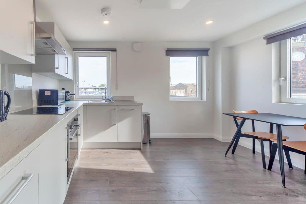 Lovely 1 Bedroom Apartment In Ashford แอชฟอร์ด ภายนอก รูปภาพ