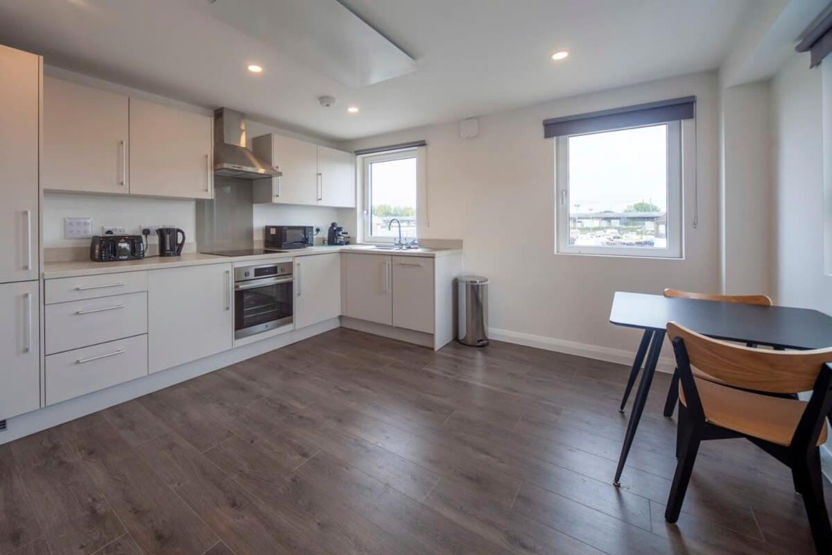Lovely 1 Bedroom Apartment In Ashford แอชฟอร์ด ภายนอก รูปภาพ